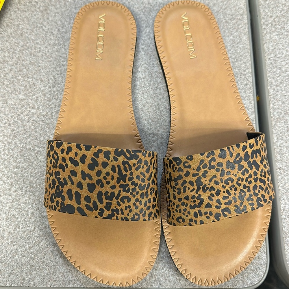 Sz 11 leopard print VOLCOM sandals
